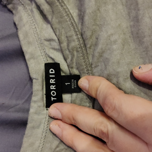 Torrid cold should Tshirt. Size 1 - Picture 3 of 6
